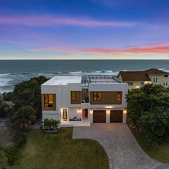 Melbourne Beachfront Pool & rooftop deck Sleeps 20